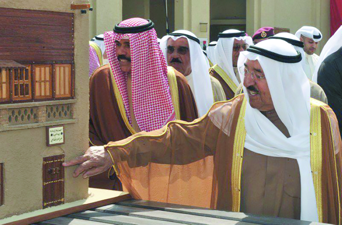 الأميران الراحلان صباح الأحمد ونواف الأحمد في مناسبة إعادة افتتاح الكشك 