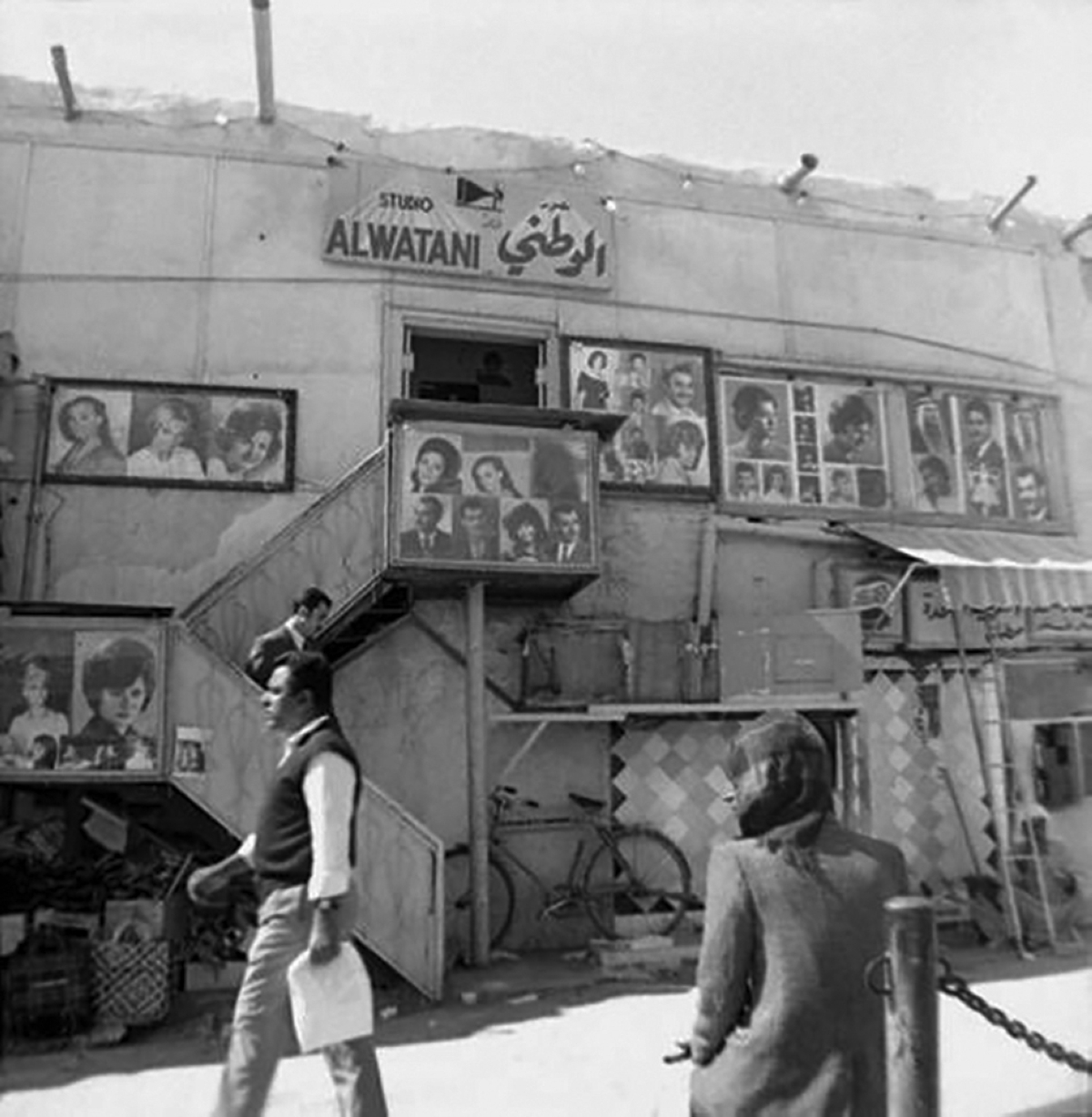 صورة قديمة للكشك عندما كان مؤجراً لبعض المحلات