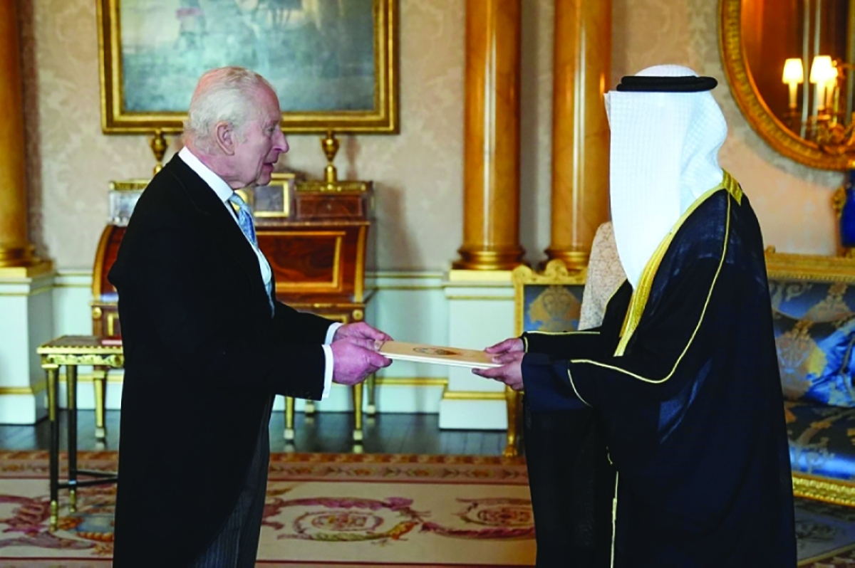 


الملك تشارلز يتسلّم أوراق السفير المنيخ 