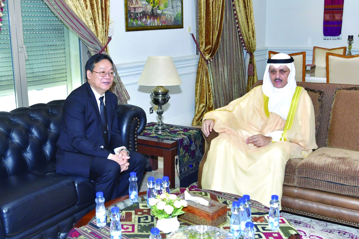 


السفير حيات وسفير لاوس 