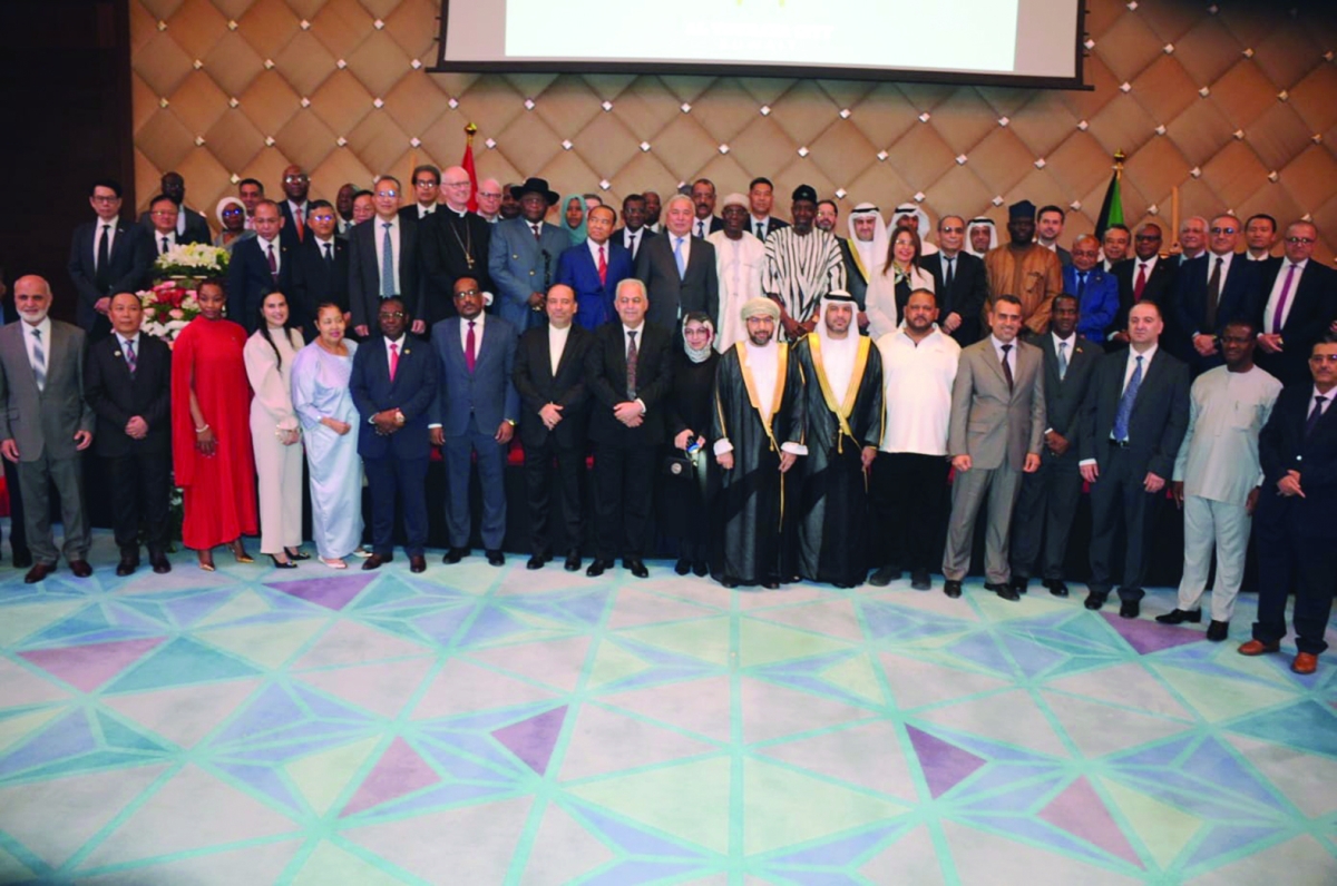 


صورة جماعية لرؤساء البعثات الدبلوماسية 