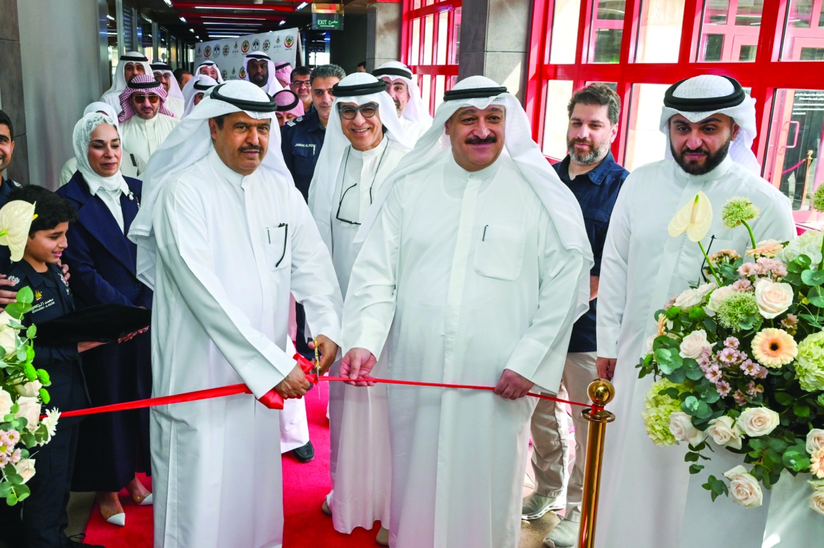 


العوضي يفتتح المركز 	 (تصوير أسعد عبدالله) 