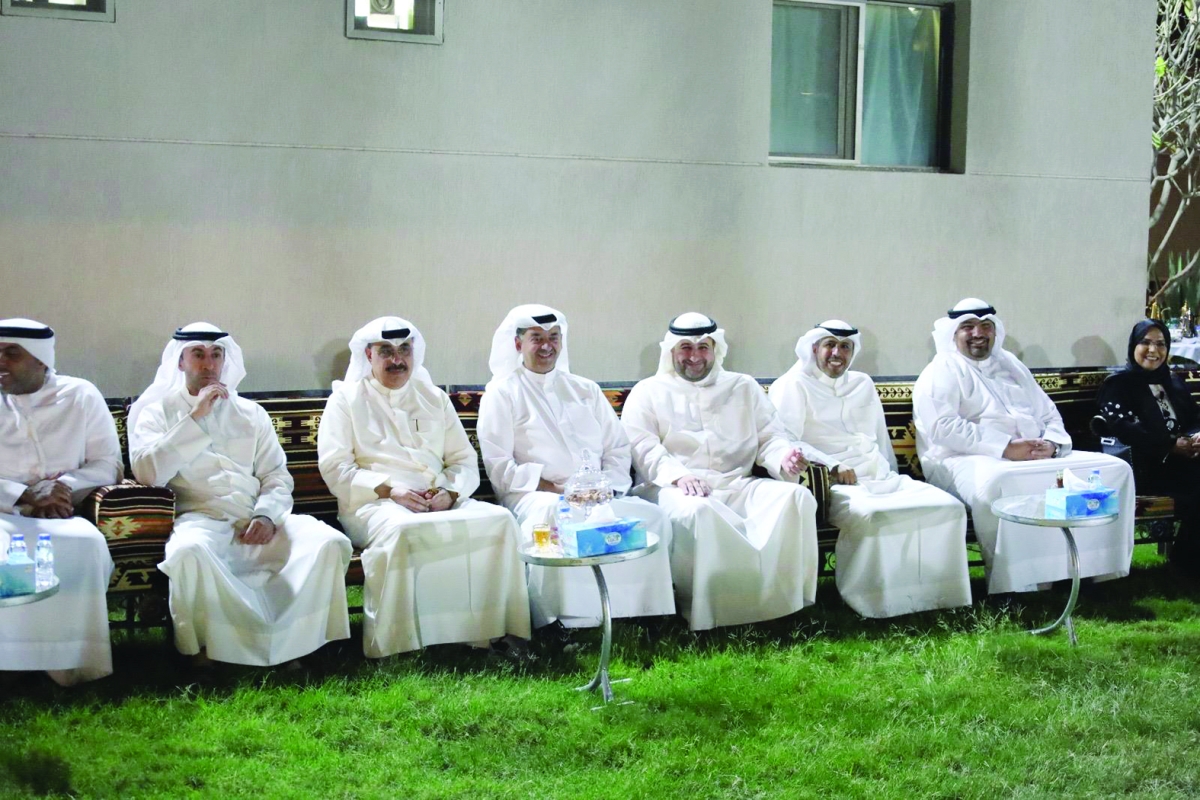 


عبدالله المشعل وندا الديحاني ووليد الخشتي خلال الفعالية 