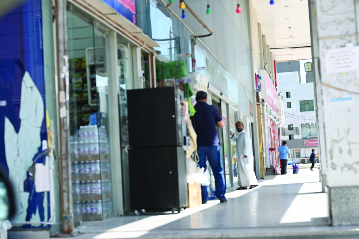محال تجارية تنتظر عودة التيار