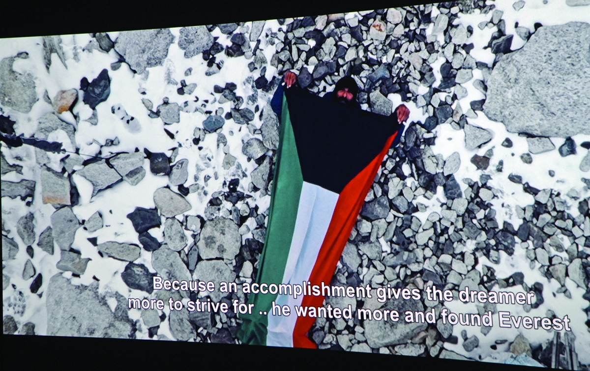 


علم الكويت... على قمة «إيفرست» 