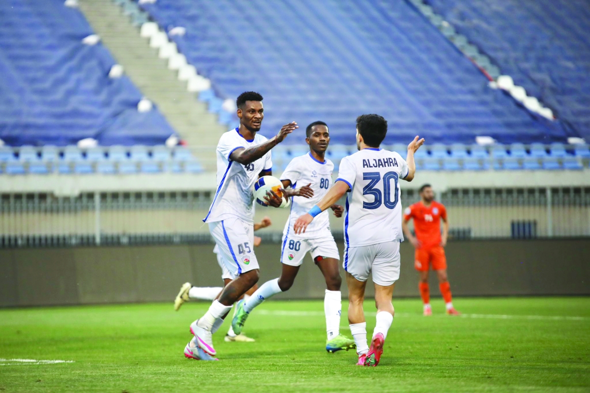 


جمعة سعيد يحتفل بعد تسجيله الهدف الأول للجهراء 