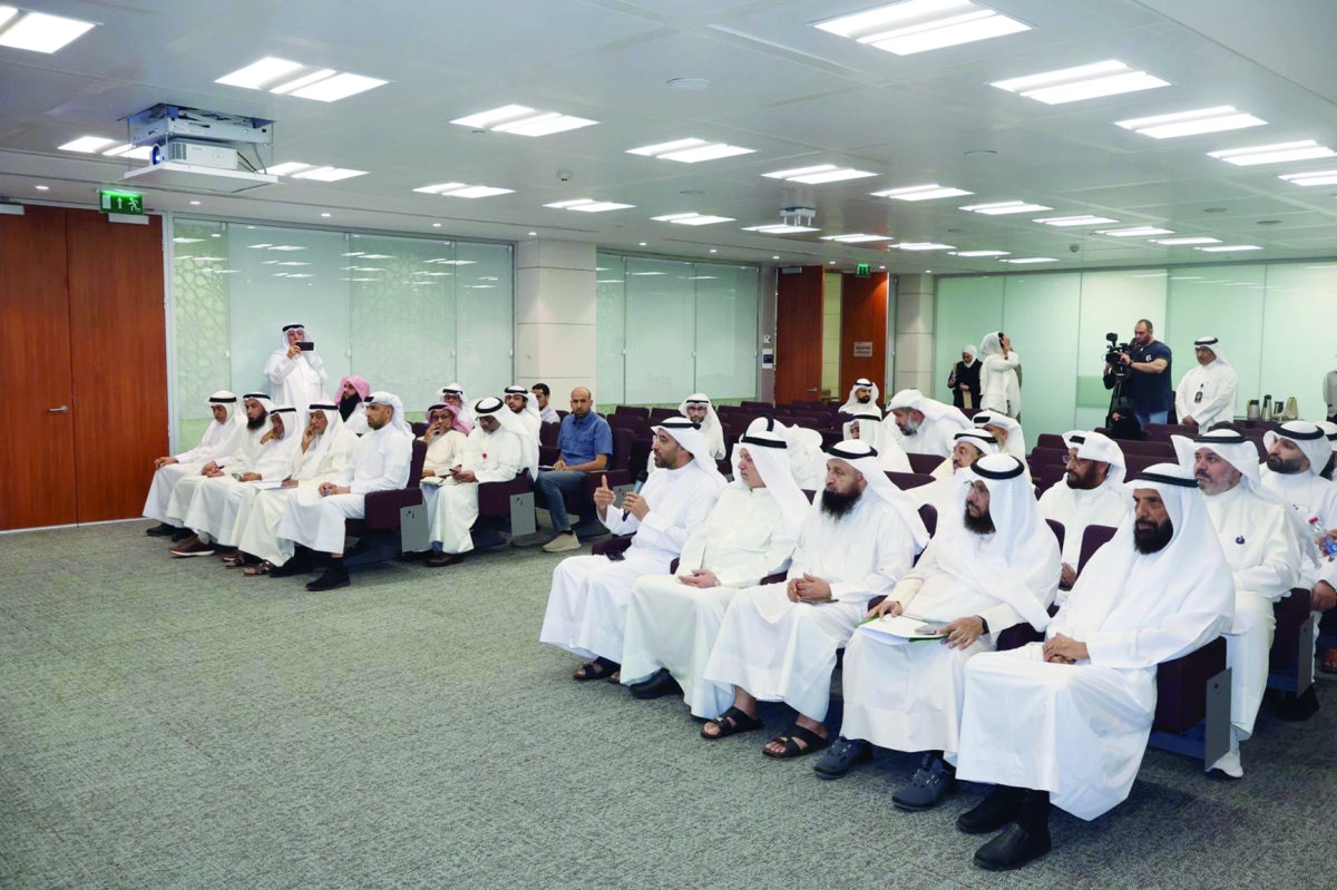 بعض ممثلي الجمعيات الخيرية خلال اللقاء