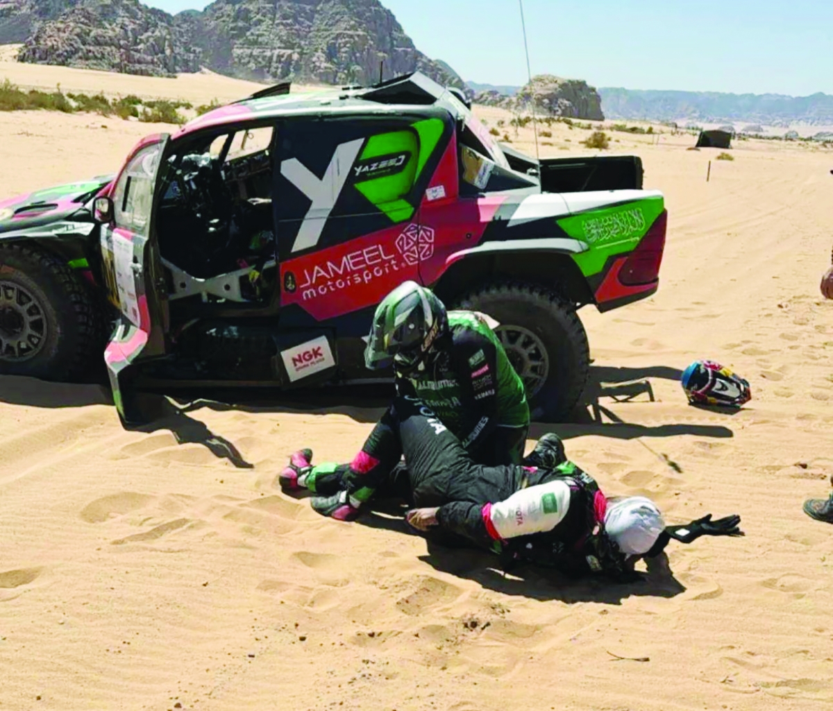 يزيد ومساعده عقب الحادث