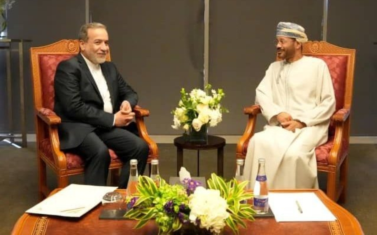 البوسعيدي مستقبلاً عراقجي في مسقط