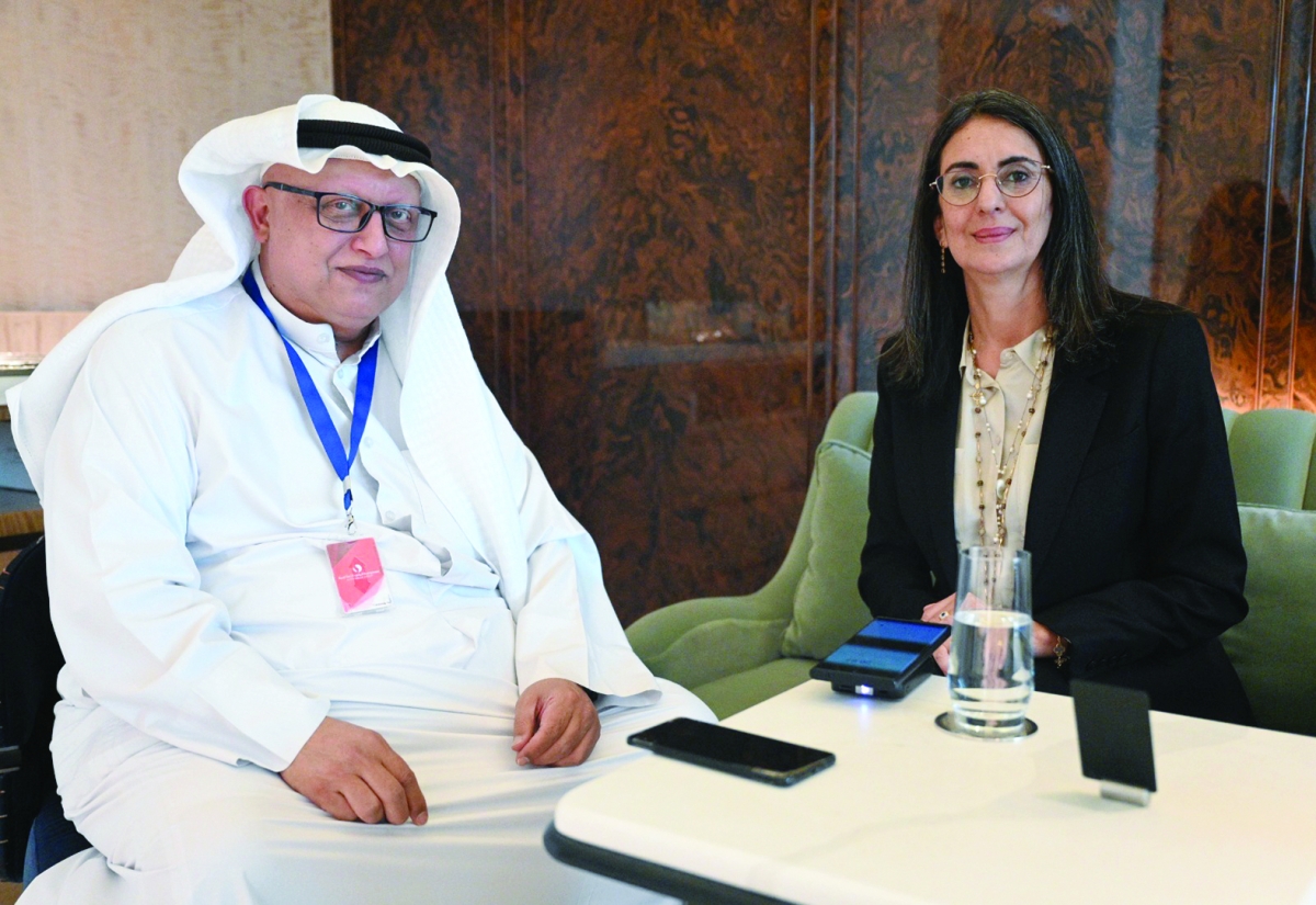 الوزيرة المغربية مع الزميل خالد الشرقاوي