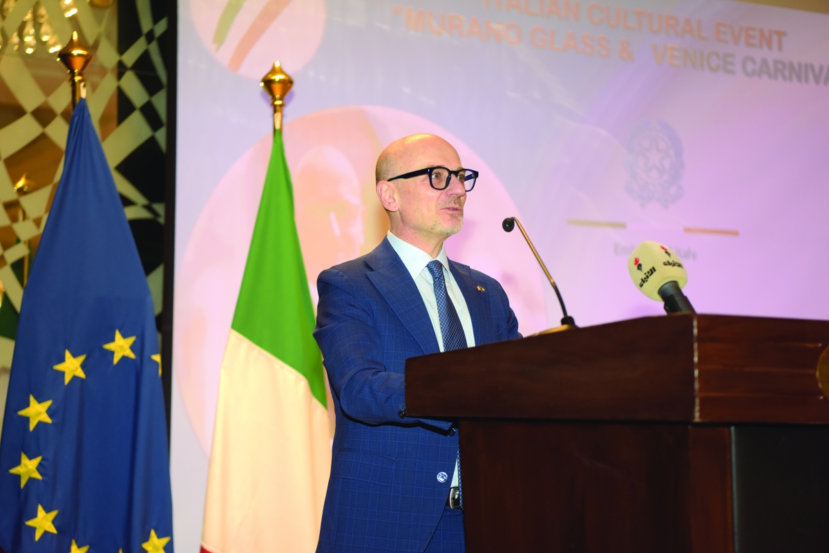 السفير الإيطالي يلقي كلمته