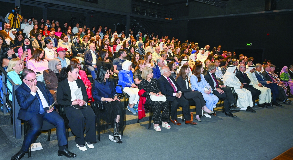 حضور دبلوماسي وشعبي كبير