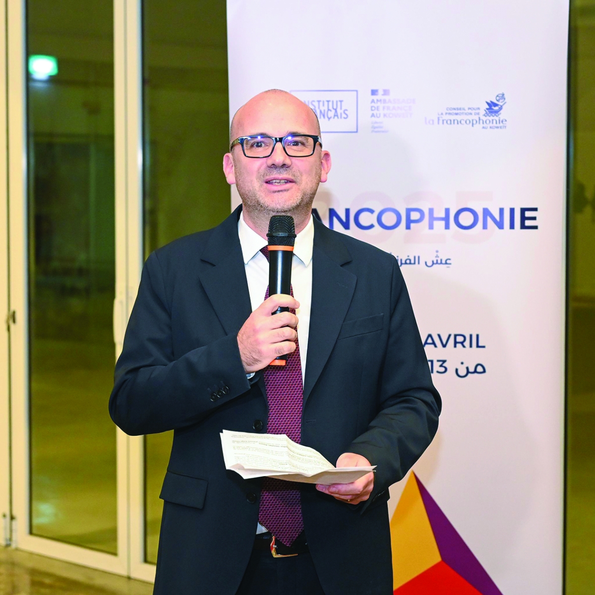 السفير الفرنسي ملقياً كلمته