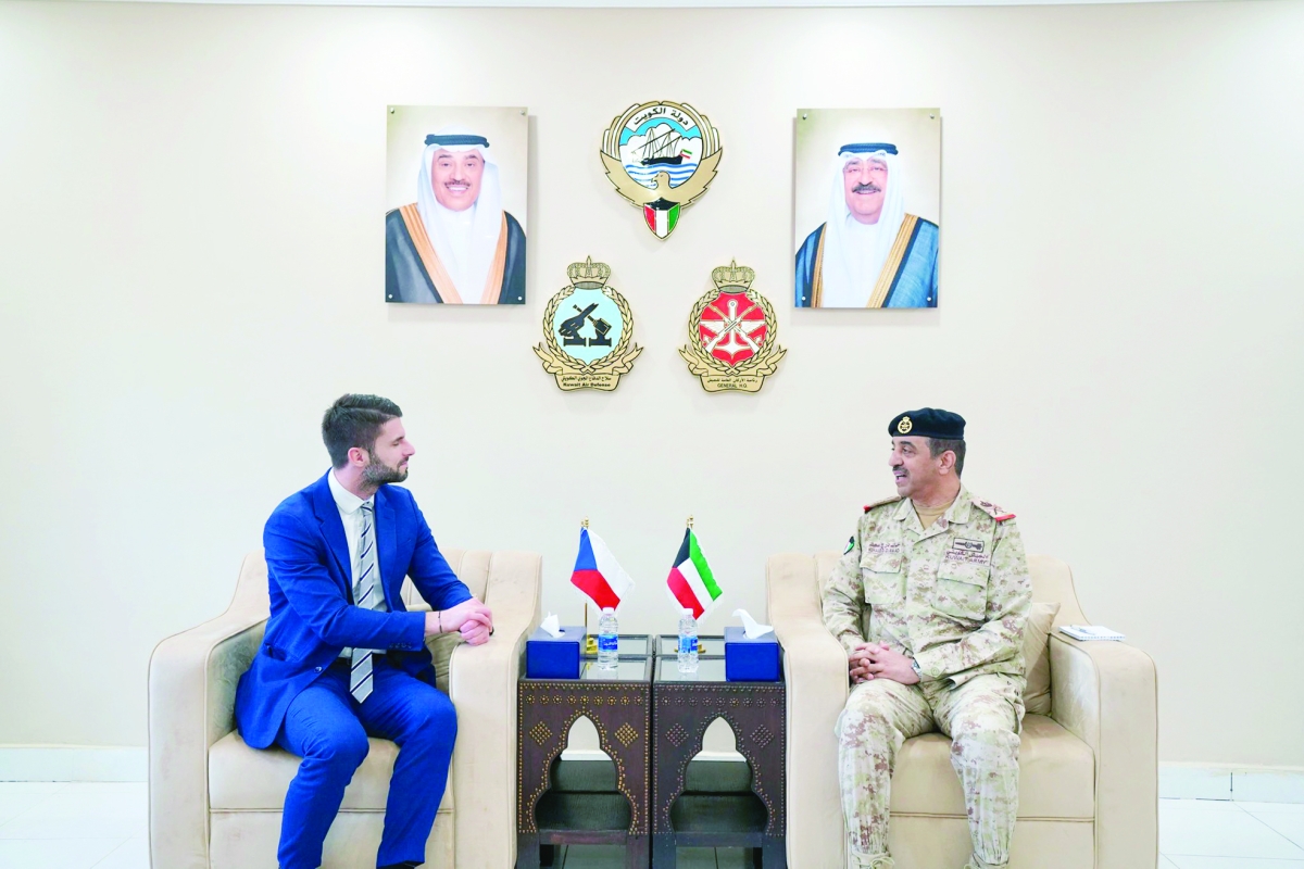 


اللواء الشريعان لدى استقباله ميخال ريندله 