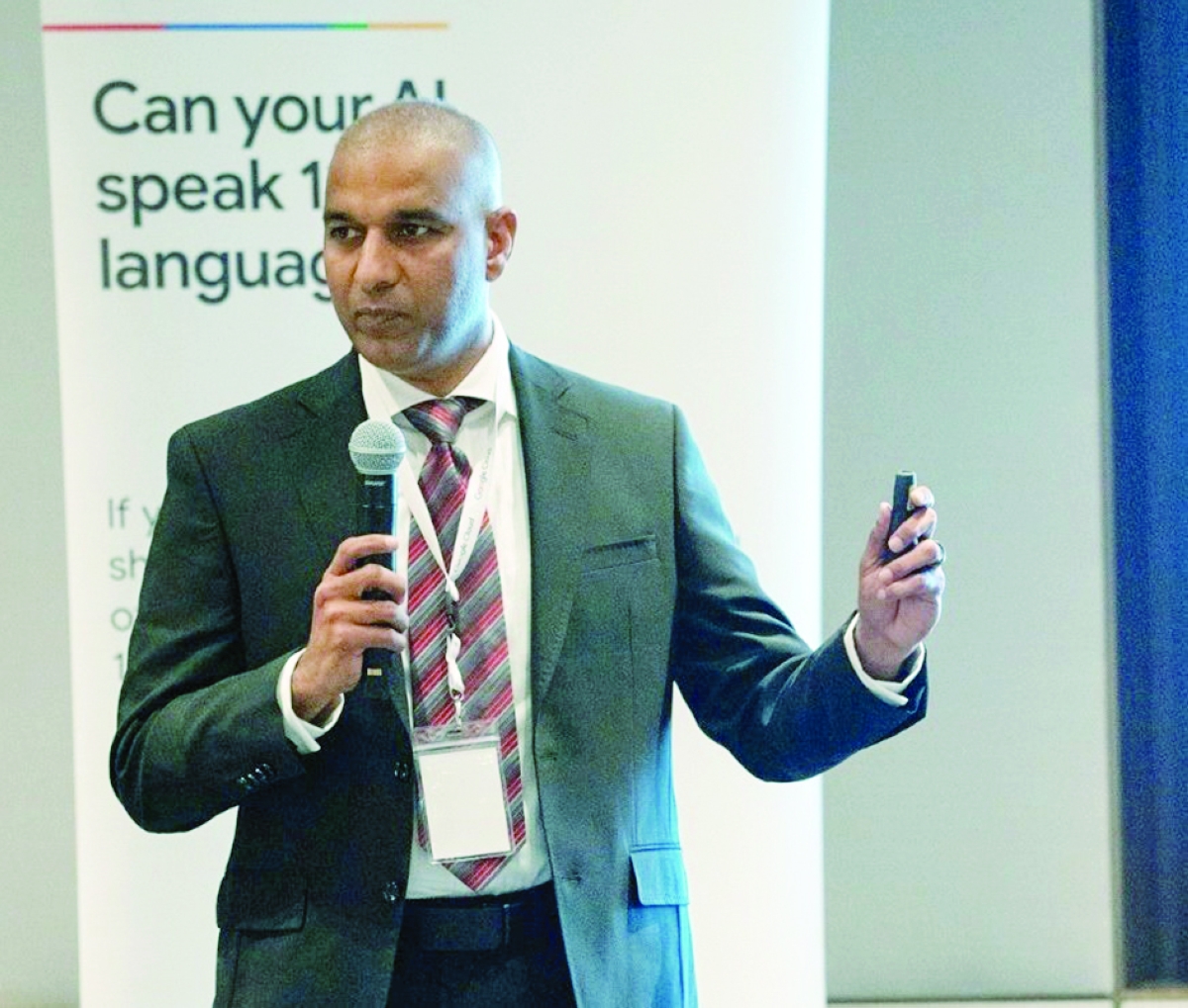 نائب رئيس غوغل كلاود لقطاع المنصات والتطبيقات أثناء الحلقة النقاشية 