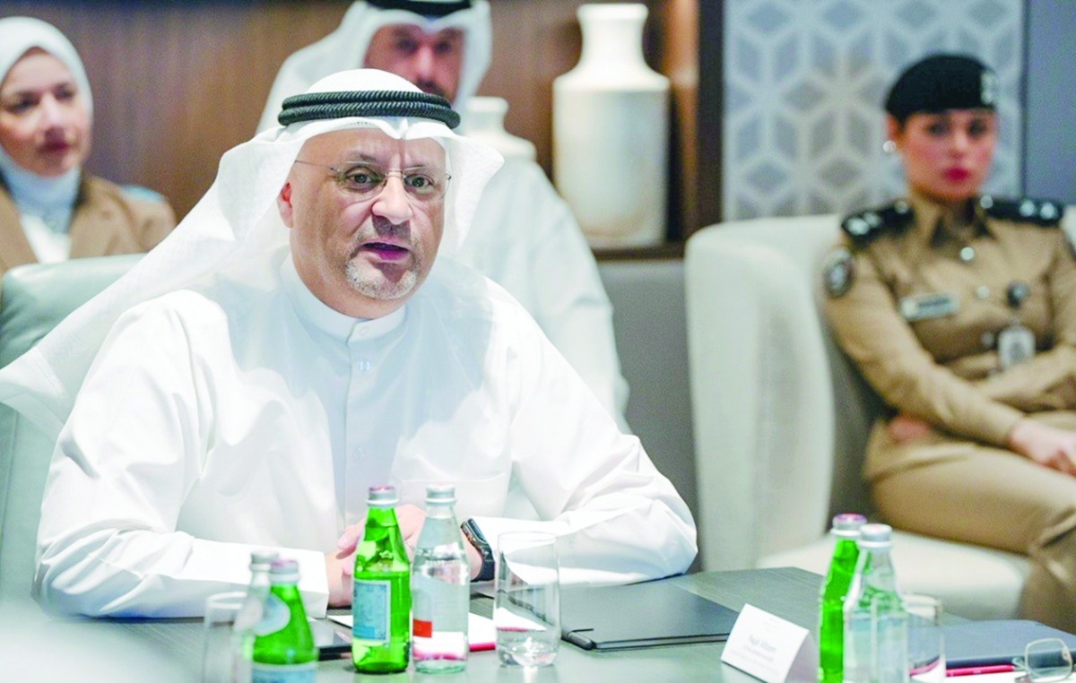 


العمر لدى مشاركته في الحلقة النقاشية 