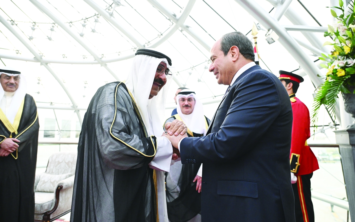 


سمو الأمير مستقبلاً السيسي 