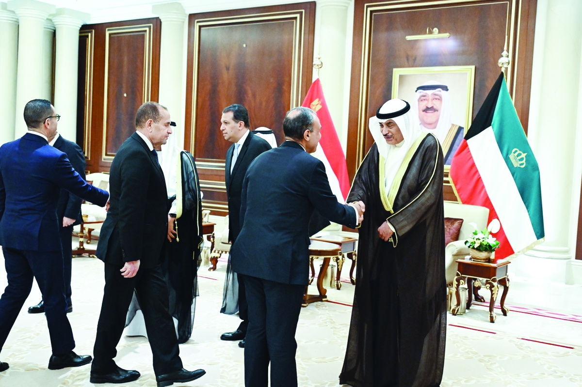 


سمو ولي العهد مرحباً بأعضاء الوفد المرافق 