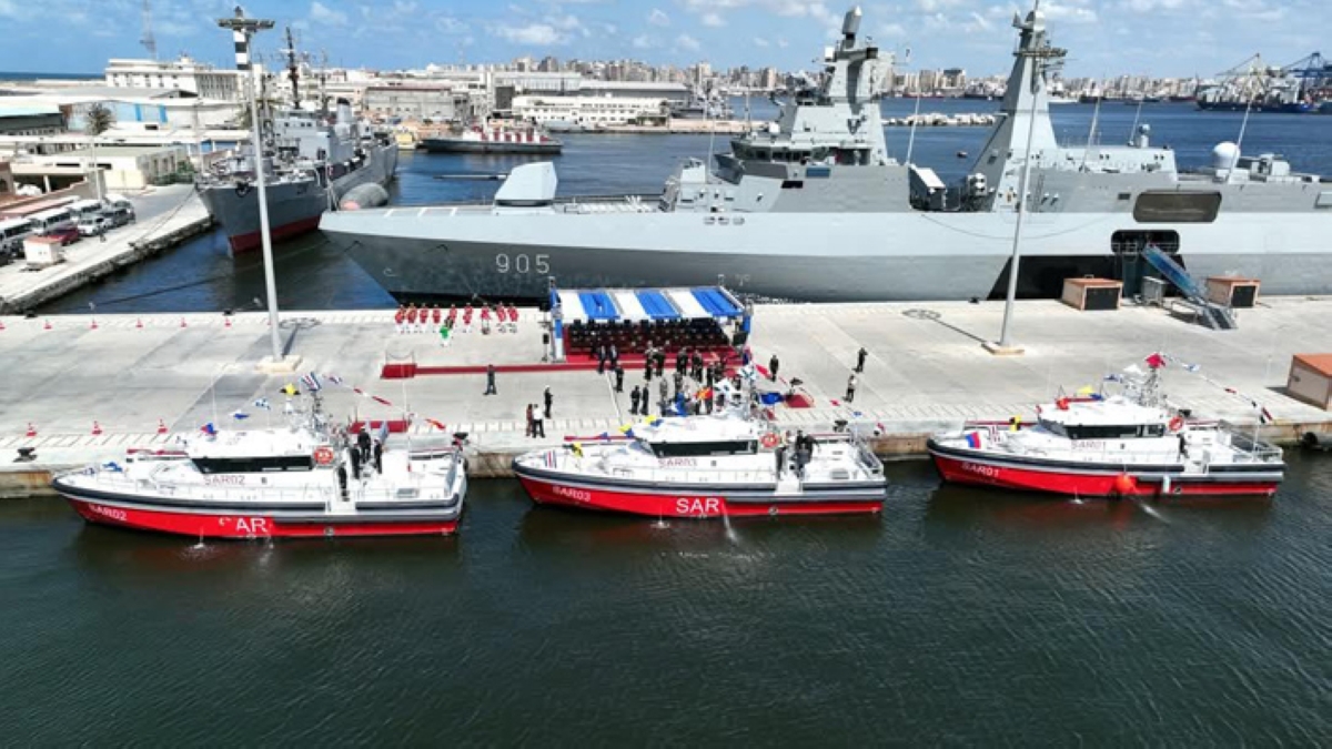 البحرية المصرية تتسلّم لنشات بحث وإنقاذ