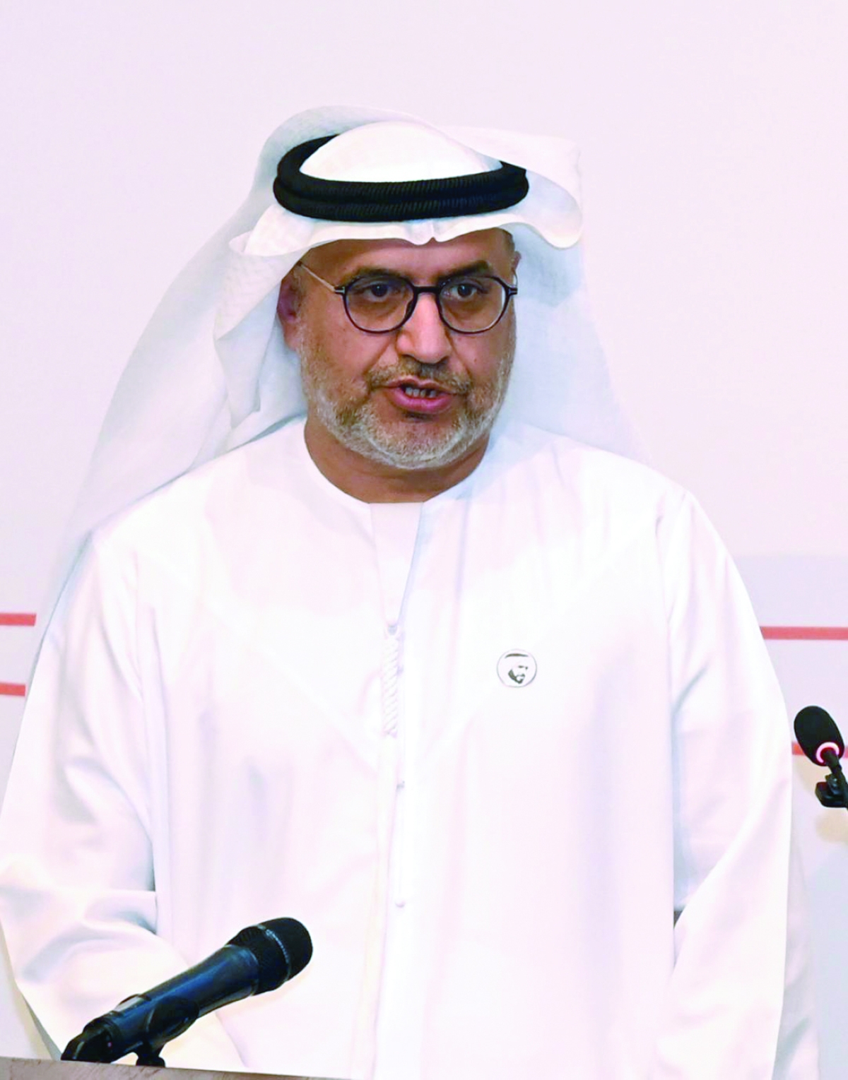 النيادي متحدثاً