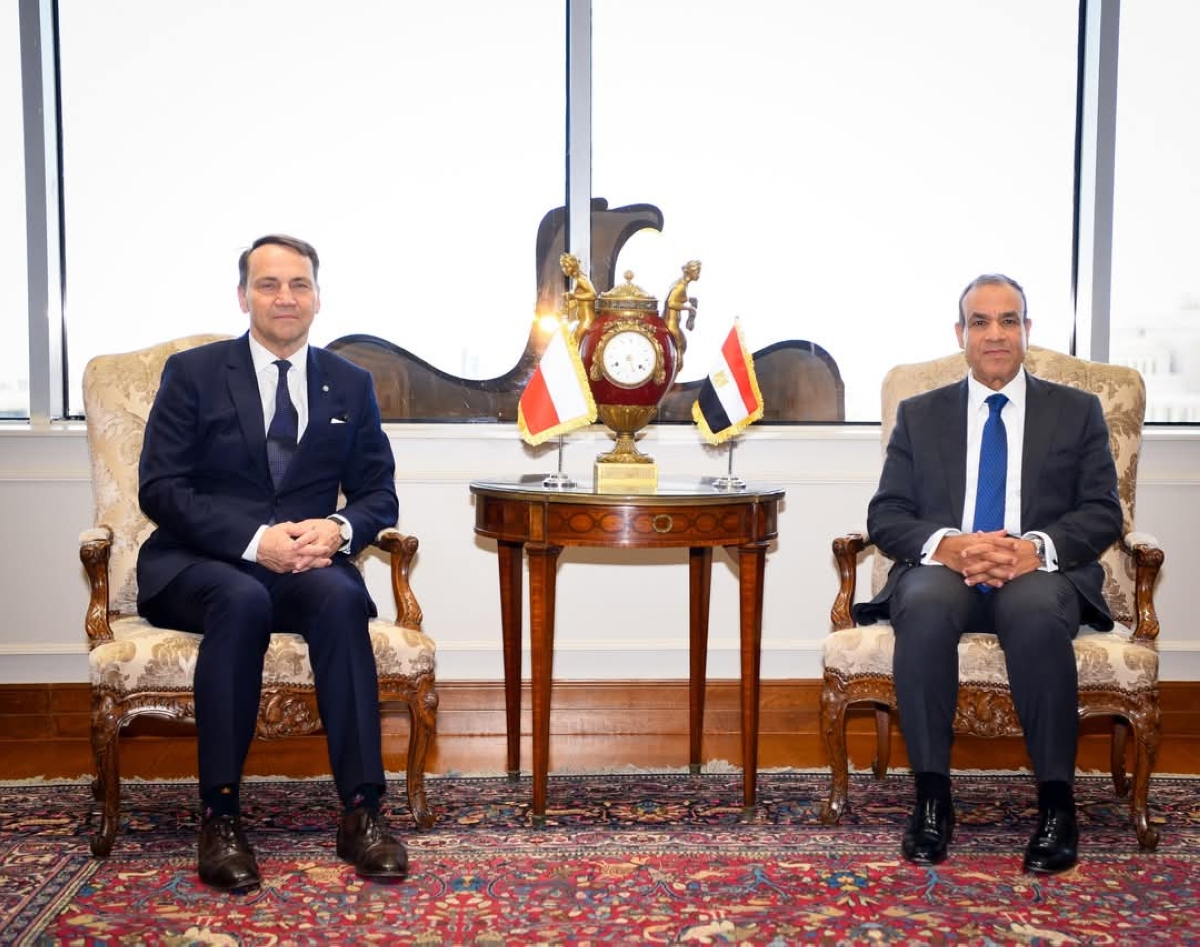 عبدالعاطي مُستقبلاً وزير خارجية بولندا في القاهرة