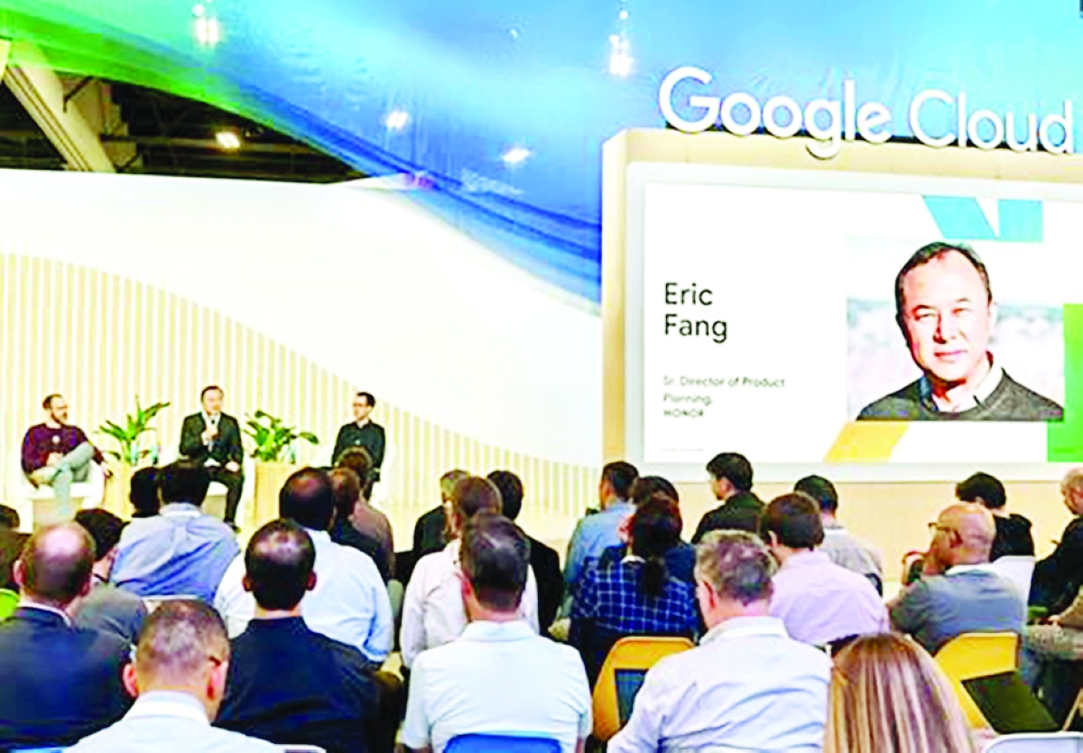 أريك فانغ متحدثاً خلال مؤتمر «Cloud Next 2025»