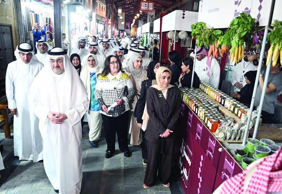 =العلي والحويلة واليوسف خلال الجولة على مرافق السوق