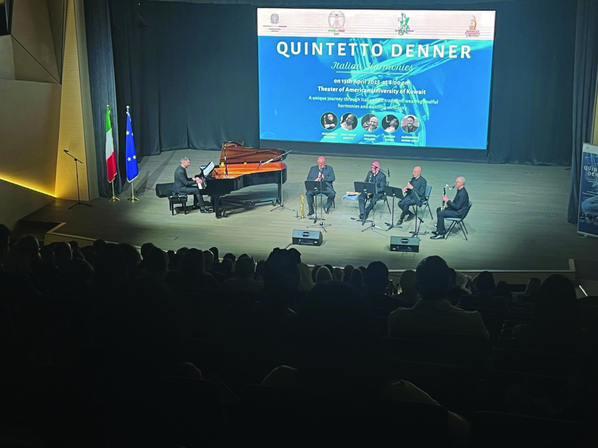 جانب من العرض الموسيقي للفرقة الإيطالية (تصوير نايف العقلة)