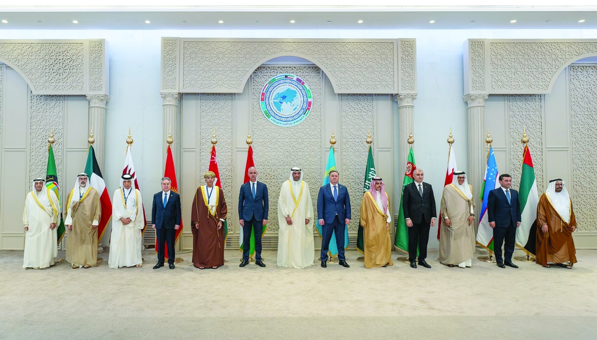 


لقطة جماعية لوزراء الخارجية وممثليهم في الإجتماع الوزاري الثالث للحوار الإستراتيجي بين دول مجلس التعاون ودول آسيا الوسطى 