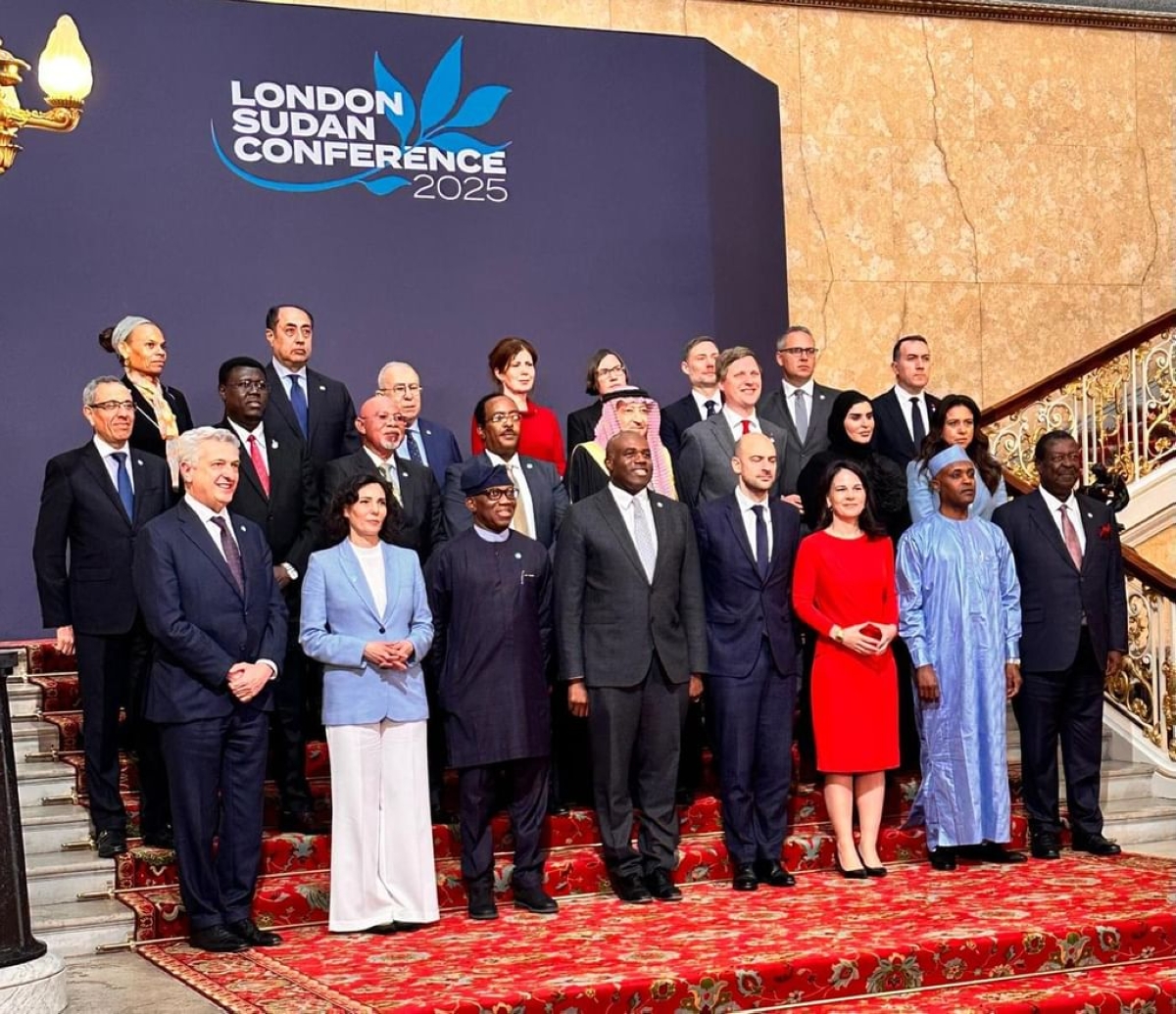 صورة جماعية للمشاركين في مؤتمر لندن حول السودان