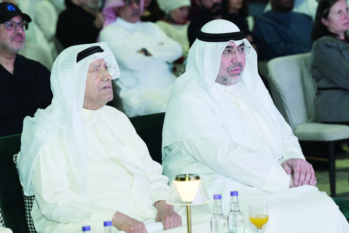 


الزامل وسامي محمد يتقدمان الحضور 