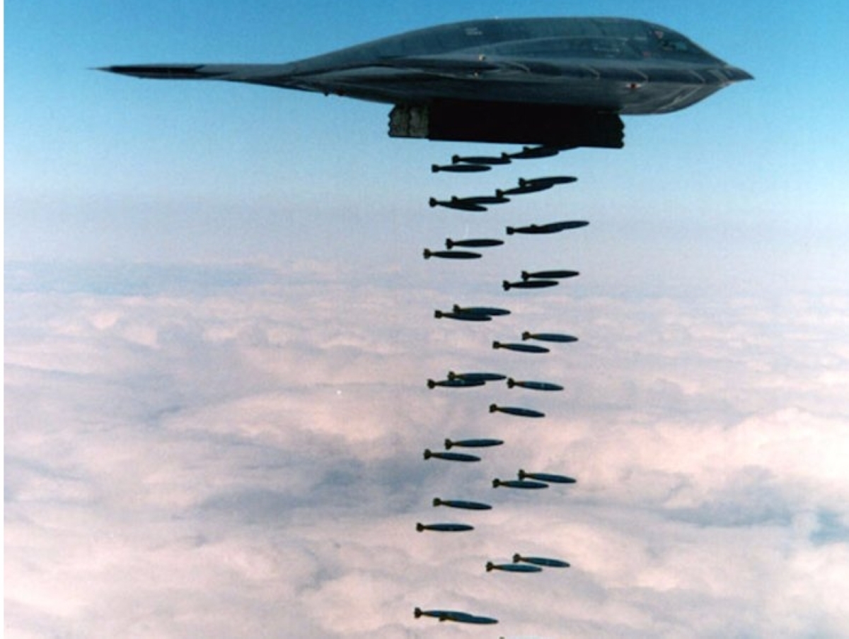 قاذفة أميركية من طراز «بي - 2»