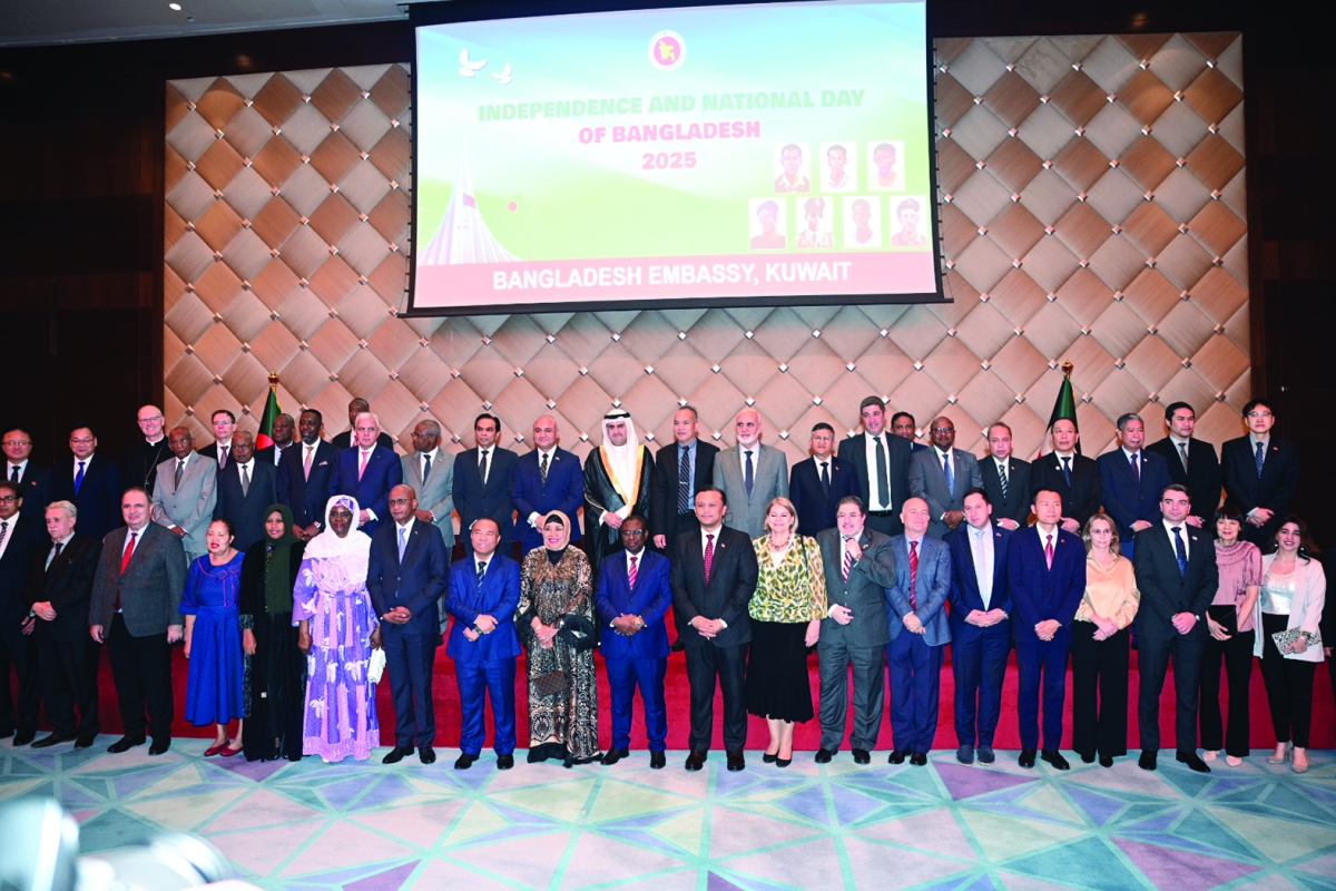 صورة جماعية لرؤساء البعثات الدبلوماسية الحضور