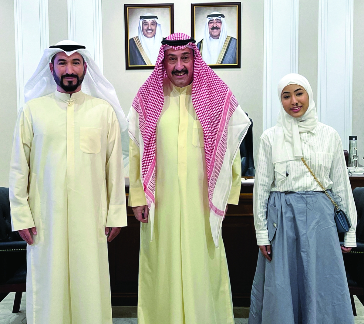 الحمود مُستقبلاً فاطمة الشواف وأبيها