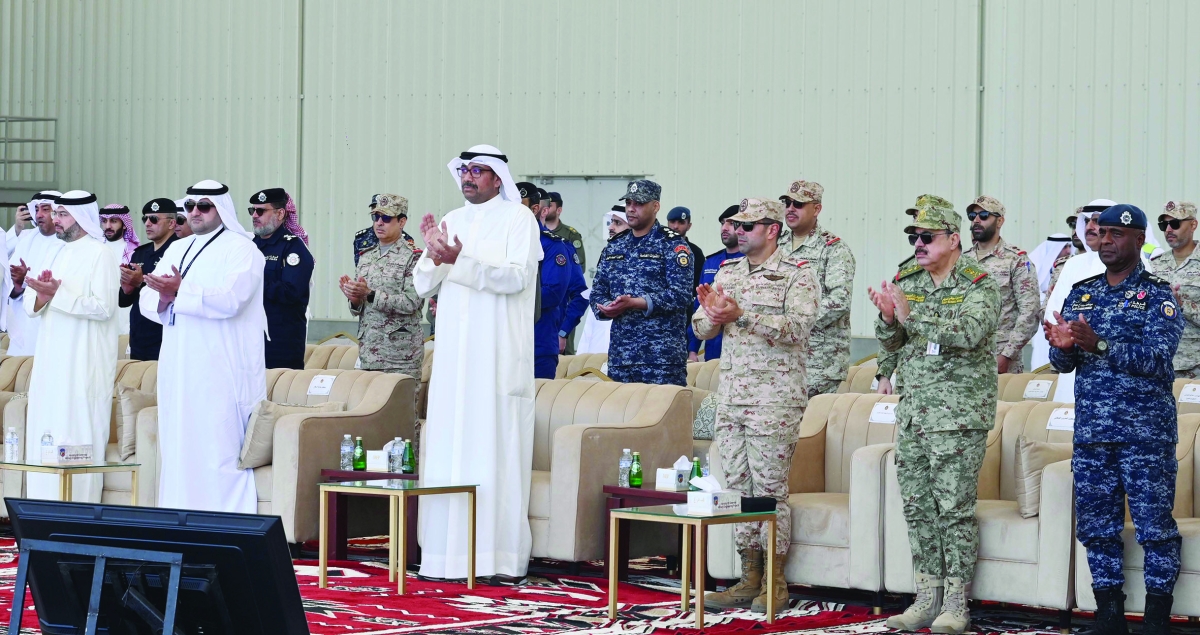 


العلي ووكلاء الدفاع والحرس والداخلية يعبّرون عن استحسانهم لأداء المشاركين في التمرين 