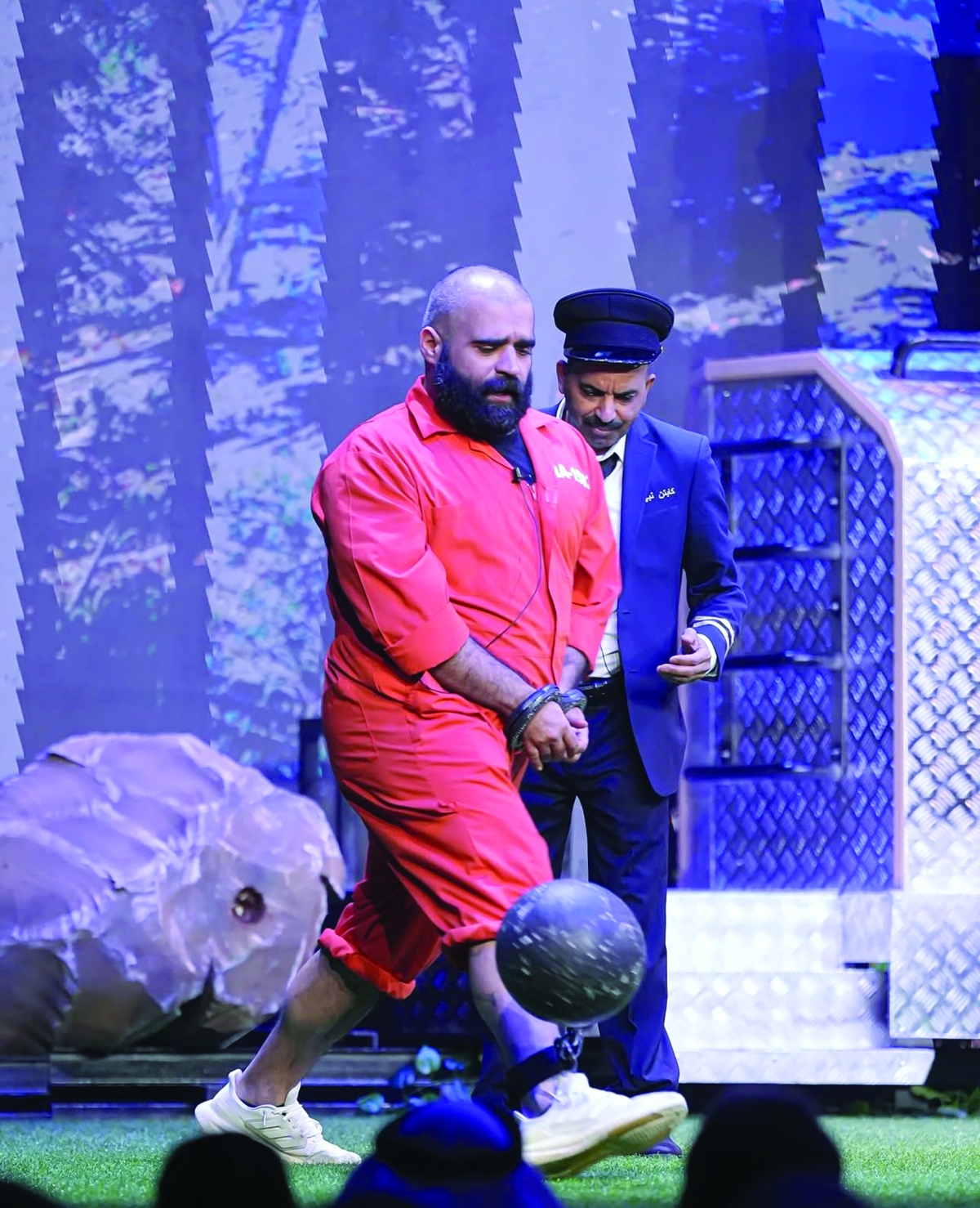 


محمد عاشور... بدور السجين 