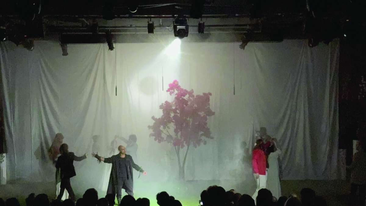 


إقبال كبير على «حلم ليلة صيف» 