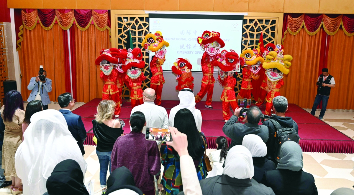 


رقصة التنين 