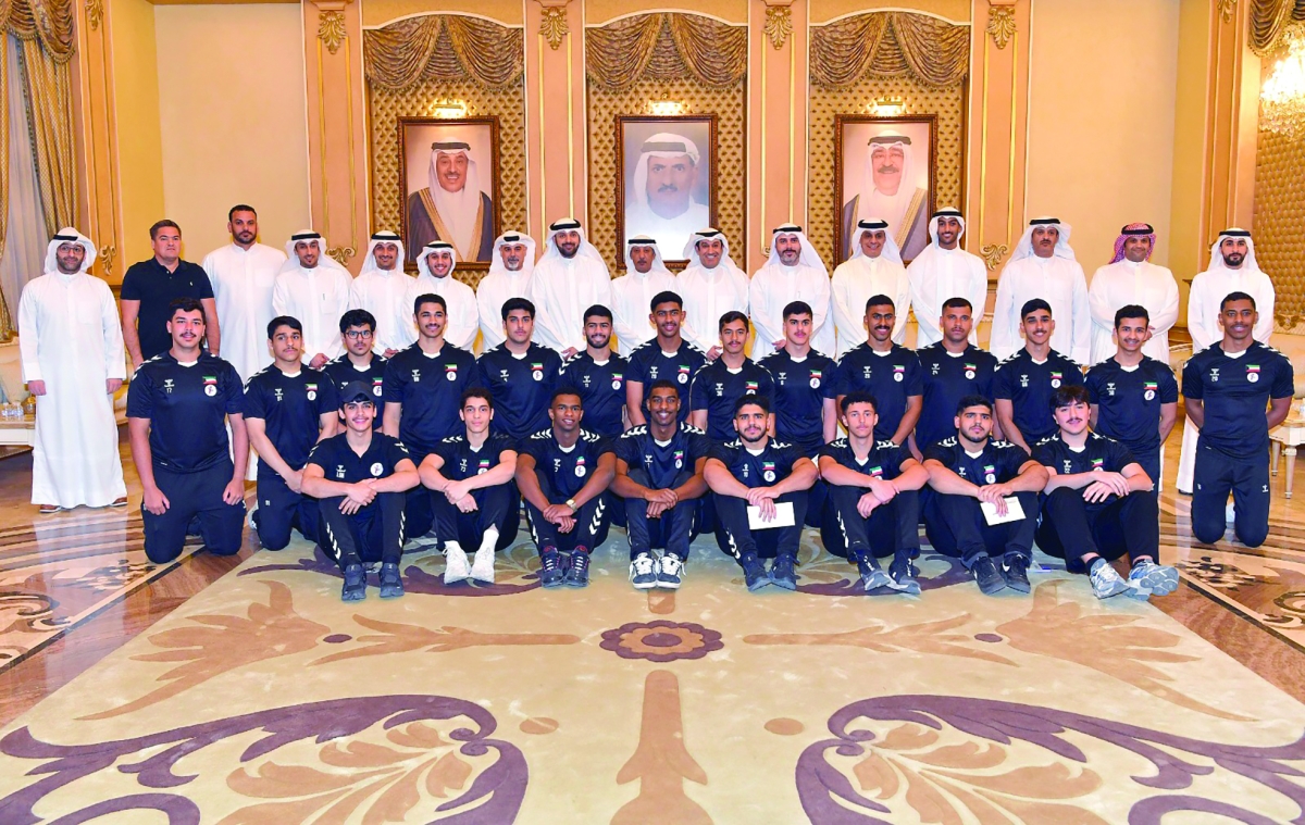 


أحمد الشحومي متوسطاً منتخب الكويت للناشئين في كرة اليد 