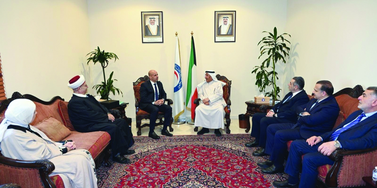 السفير المغامس مستقبلاً الجوزو والوفد المرافق