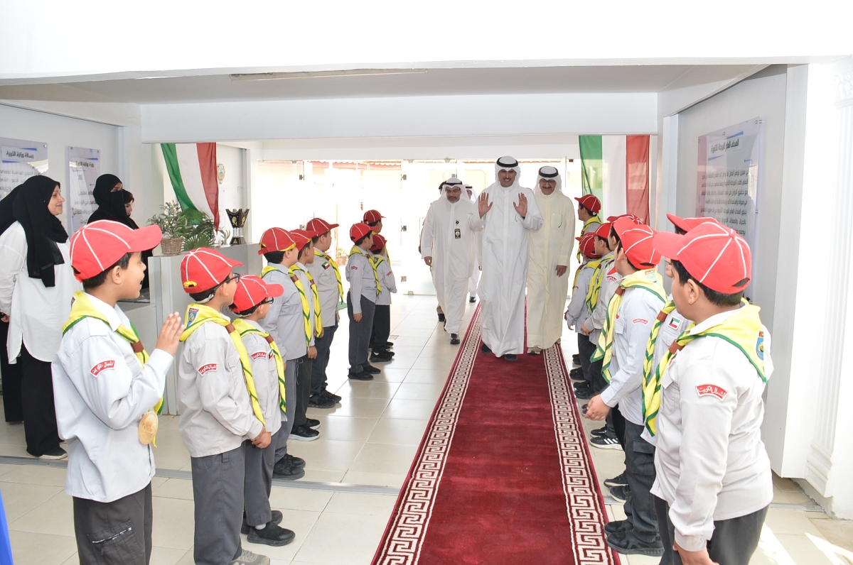 خلال استقبال المحافظ