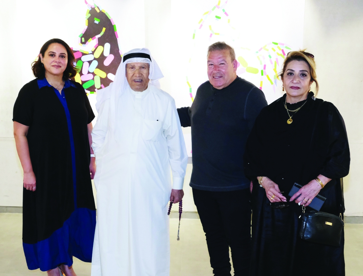 


أحمديان وحرمه مع سامي محمد وعبير الخطيب 