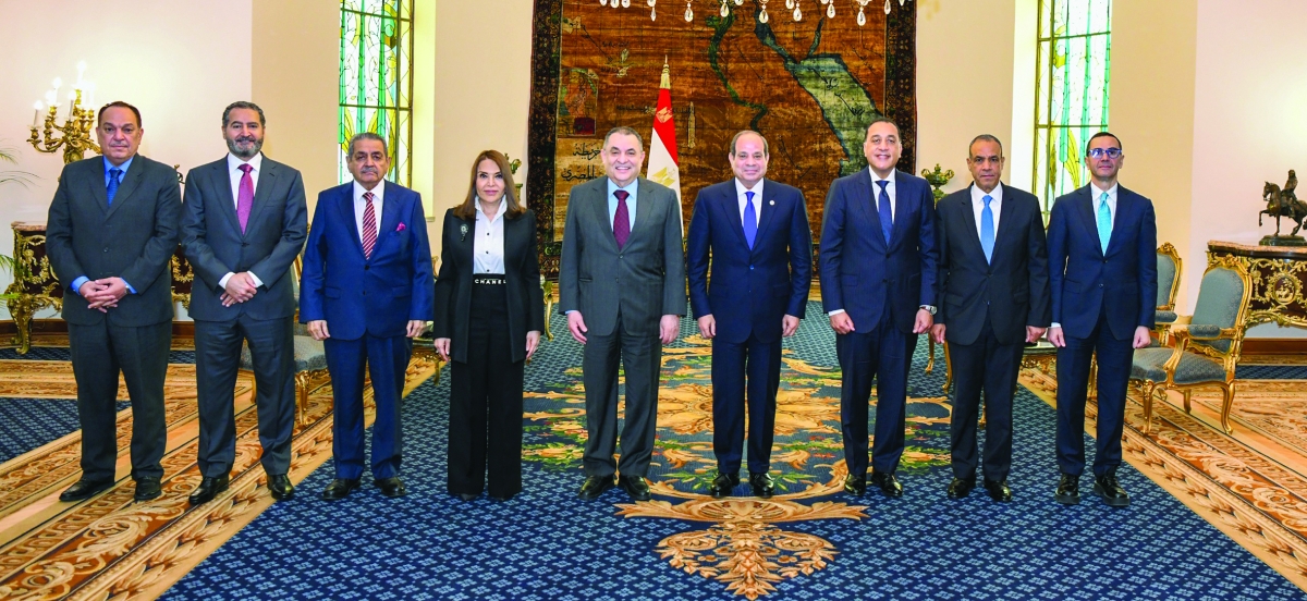 


الوفد الكويتي مع الرئيس السيسي ومدبولي في لقطة جماعية 