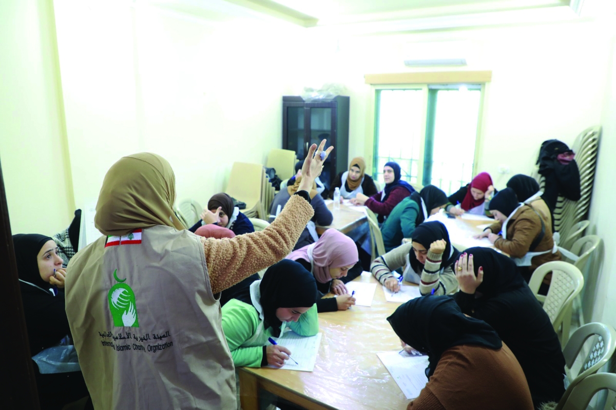 المستفيدات من المشروع في إحدى ورش التدريب