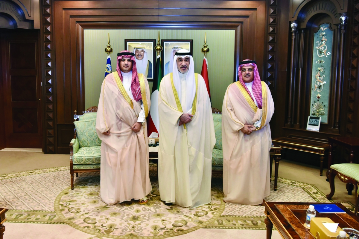 


اليوسف لدى استقباله رئيس جامعة نايف للعلوم الأمنية 