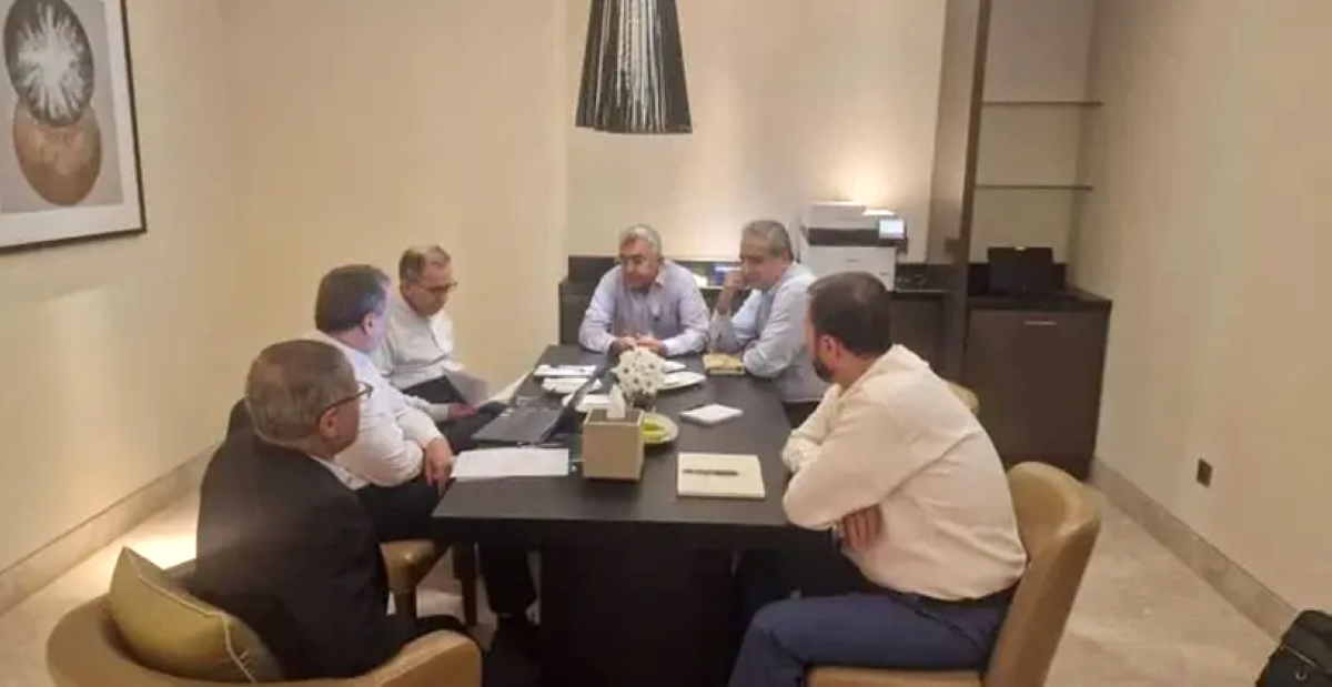 عراقجي يتشاور مع الوفد الفني قبل التوجه للتفاوض مع ويتكوف
