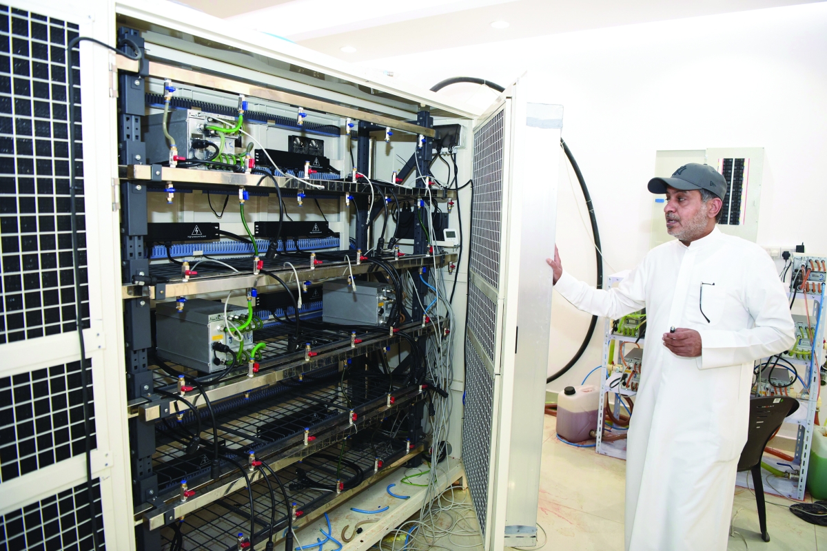 


أجهزة وتمديدات كبيرة لعملية التعدين 