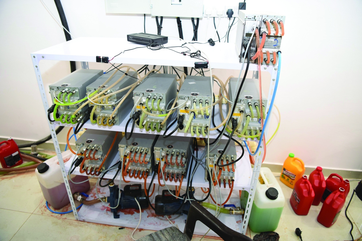 


توصيلات وغالونات وقود 