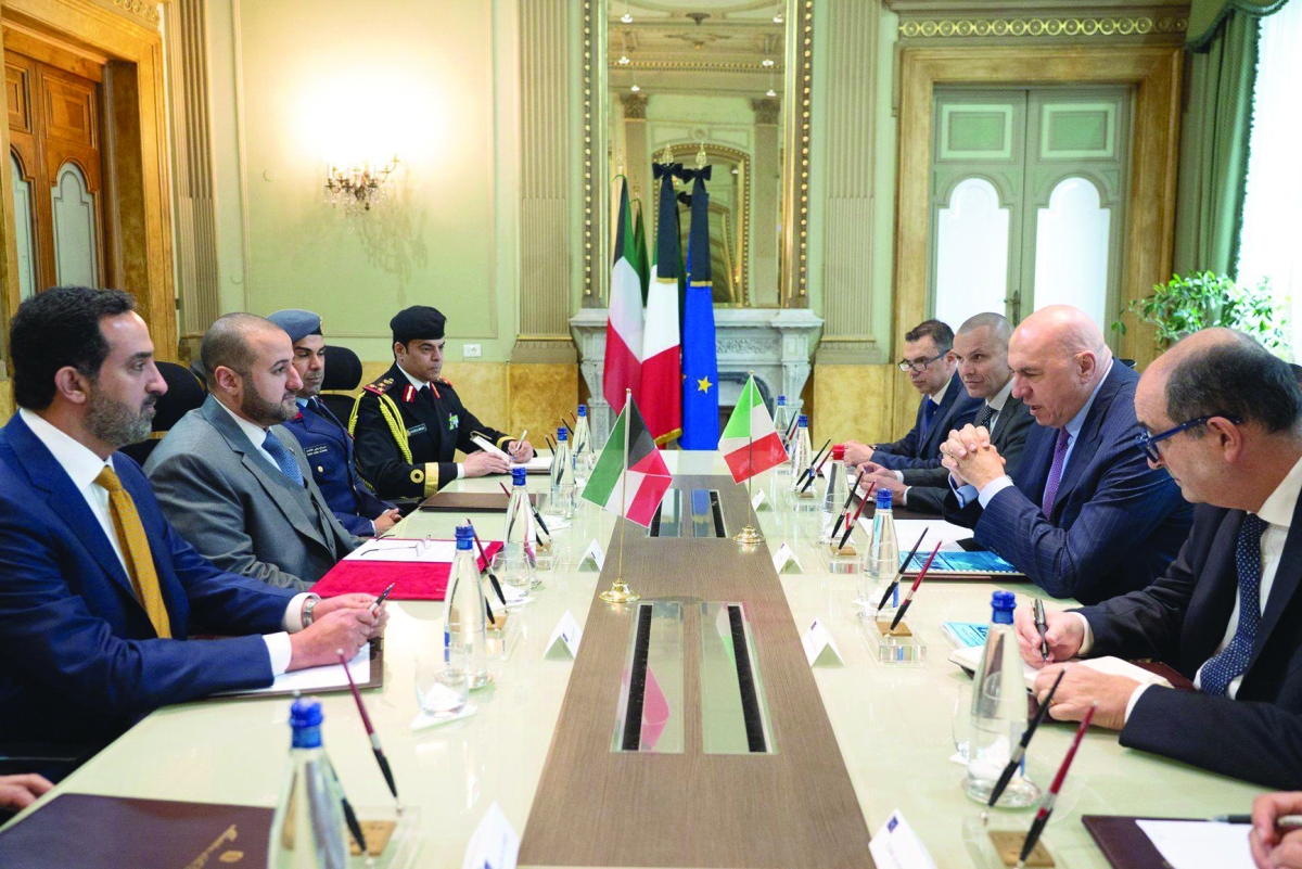 وكيل الدفاع مترئساً وفد الكويت في الاجتماع