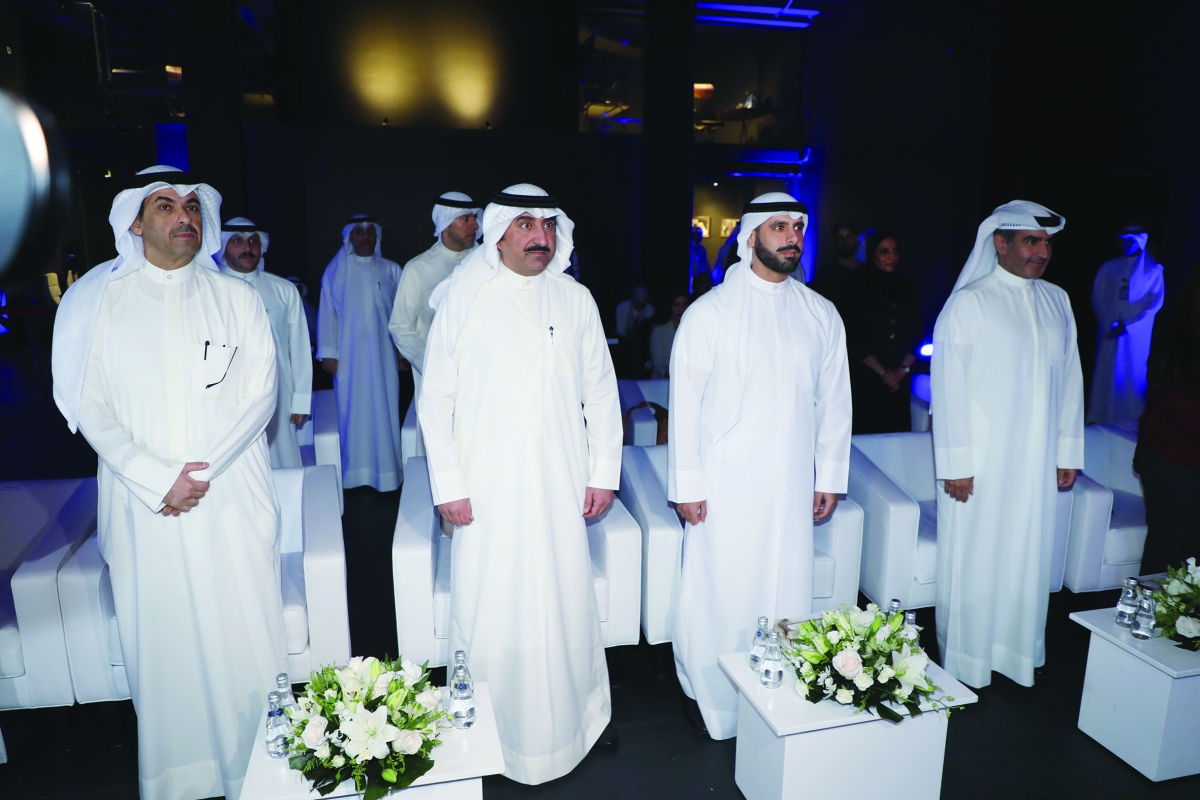 


الوقوف للسلام الوطني 